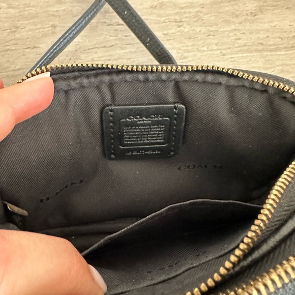 Coach Mini crossbody Bag black pebble leather. Adjustable strap, multiple pocket - Picture 7 of 15